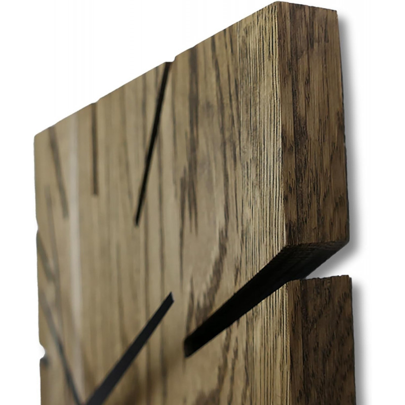 nástěnné hodiny z dubového dřeva.