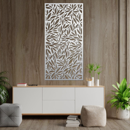 Elegantní strom s propracovanými detaily větví a kořenů jako symbol přírody. Elegantní strom s propracovanými detaily větví a kořenů jako symbol přírody.