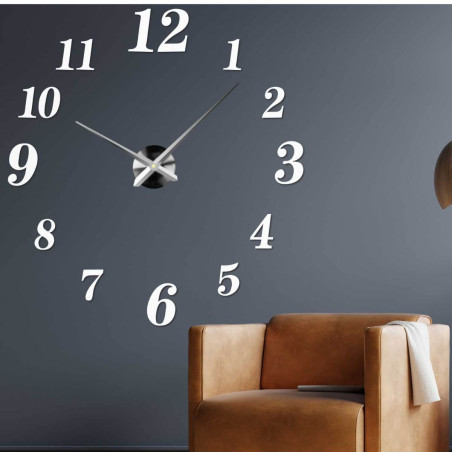 Moderní nástěnné hodiny z plexiskla zobrazující 3 hodiny odpoledne Moderní nástěnné hodiny z plexiskla zobrazující 3 hodiny odpoledne