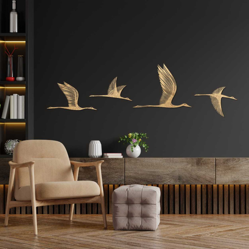 Detailní silueta ptáků v létě vyřezaná z kvalitního dřeva
