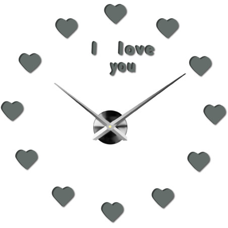 Čtvercové nástěnné hodiny s minimalistickým uspořádáním a vizuálním motivem lásky. Čtvercové nástěnné hodiny s minimalistickým uspořádáním a vizuálním motivem lásky.