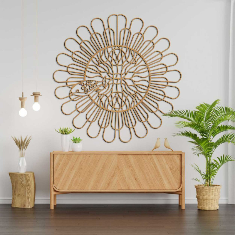 Nástěnná dekorace s výrazným kruhovým vzorem připomínajícím rozkvetlý květ.