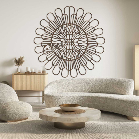 Dekorace má geometrickou strukturu se soustředěnými oblouky. Dekorace má geometrickou strukturu se soustředěnými oblouky.