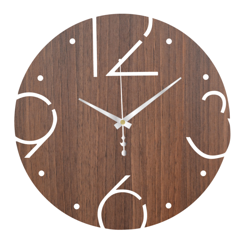 Dřevěné hodiny s unikátními vyřezávanými čísly...