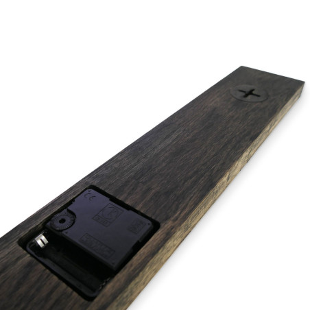 Moderní černé dřevěné hodiny na zeď Moderní černé dřevěné hodiny na zeď