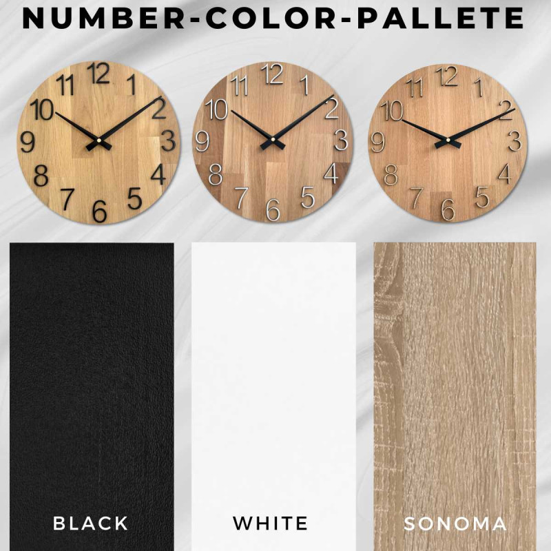 Kruhové hodiny s dekorativním výřezem ve středové části a jemnou kresbou dřeva.