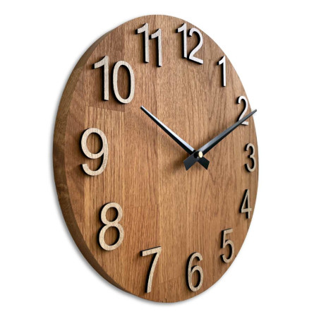 Jednoduché hodiny s přehledným ciferníkem Jednoduché hodiny s přehledným ciferníkem