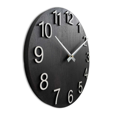 Dřevěné nástěnné hodiny s kulatým tvarem a stříbrnými ručičkami Dřevěné nástěnné hodiny s kulatým tvarem a stříbrnými ručičkami
