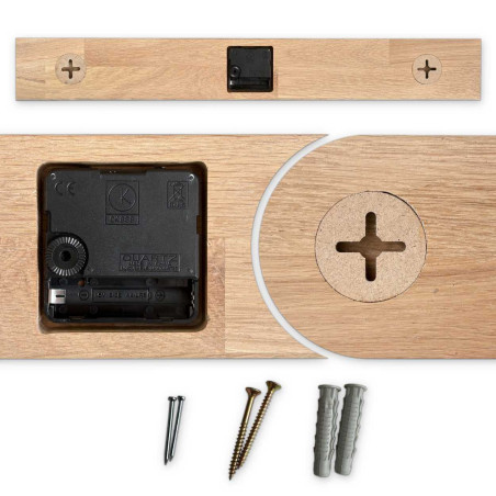 Velké dřevěné hodiny na zeď vhodné do kuchyně nebo obývacího pokoje s moderním stylem. Velké dřevěné hodiny na zeď vhodné do kuchyně nebo obývacího pokoje s moderním stylem.