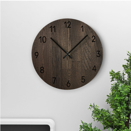 Minimalistické dřevěné hodiny jsou unikátní nástěnnou dekorací, která osloví milovníky přírodního stylu. Minimalistické dřevěné hodiny jsou unikátní nástěnnou dekorací, která osloví milovníky přírodního stylu.