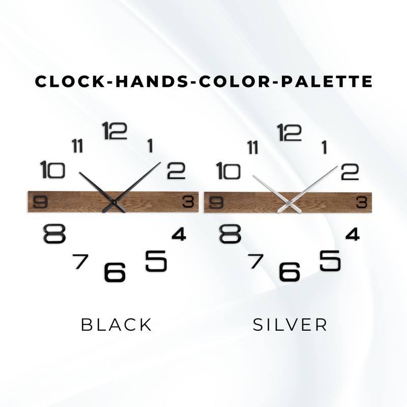 Velké nástěnné hodiny ze dřeva s výraznými černými ručičkami a oddělenými číslicemi.