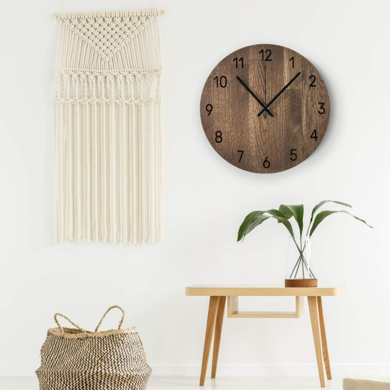 Ručně vyročené nástěnné hodiny ze kvalitního dubu