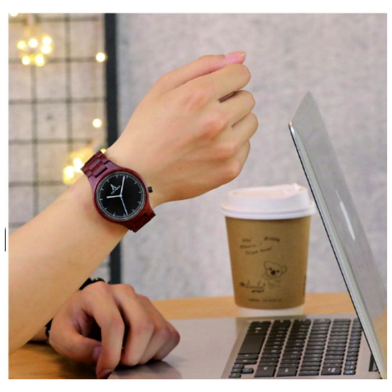 Náramkové hodinky READER vyrobené ze dřeva. Dámské a pánské hodinky.