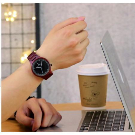 Náramkové hodinky READER vyrobené ze dřeva. Dámské a pánské hodinky.