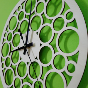 Nástěnné hodiny z dřevěné překližky po stopách času 2